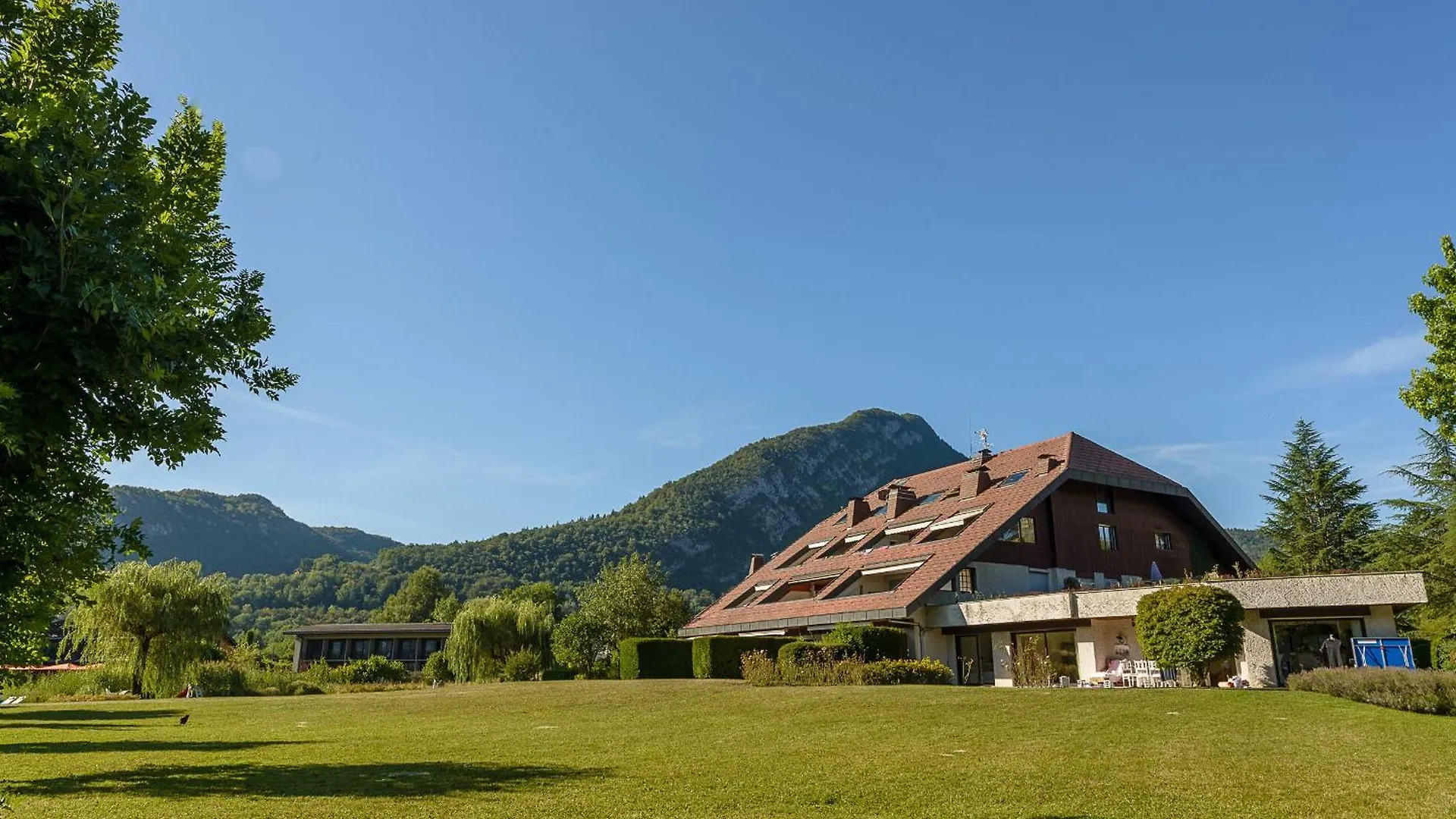 Cote Lac Et Jardins Acces Direct Au Lac Annecy By Lla Selections Duingt 0*,