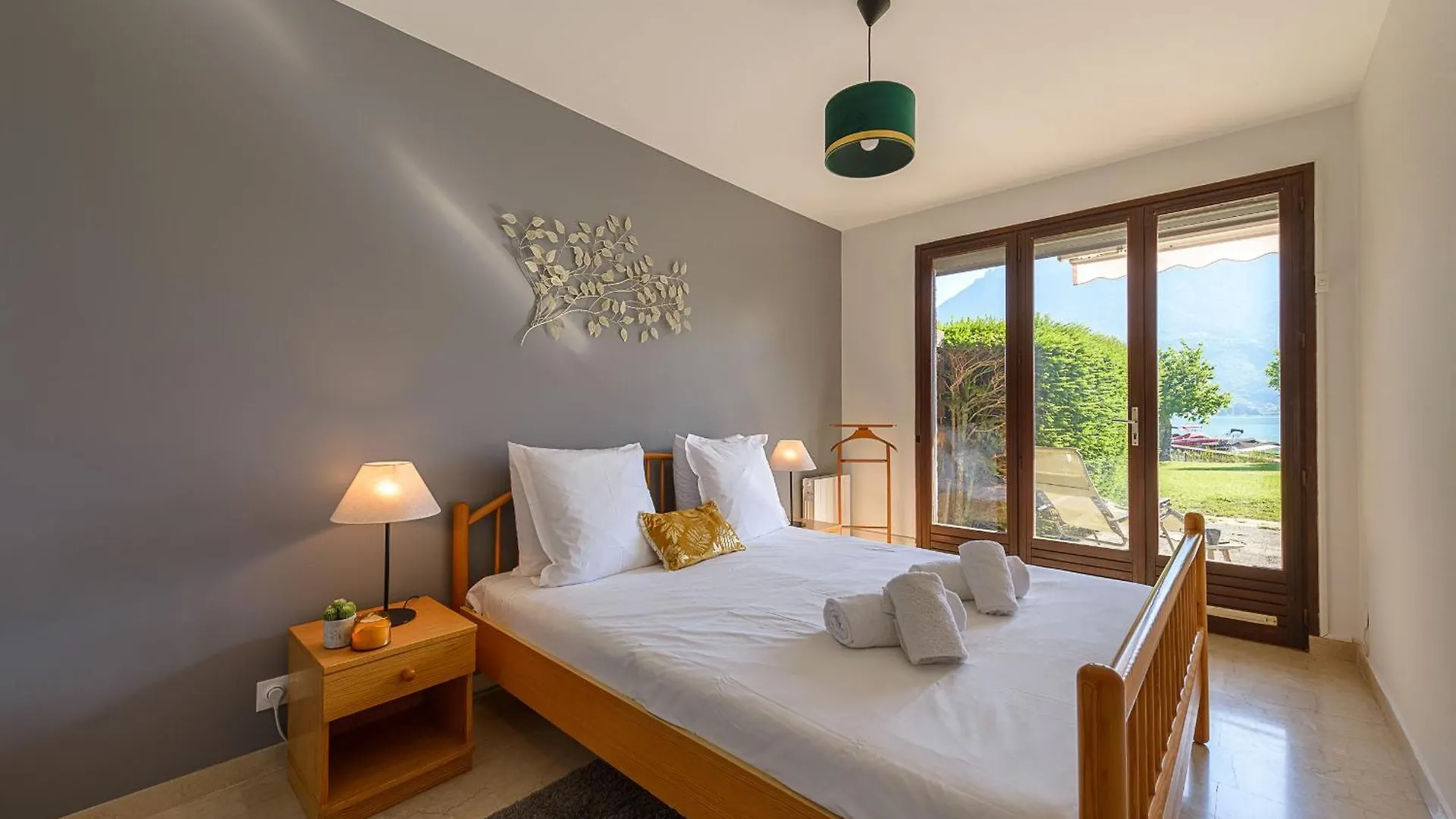 Cote Lac Et Jardins Acces Direct Au Lac Annecy By Lla Selections Duingt