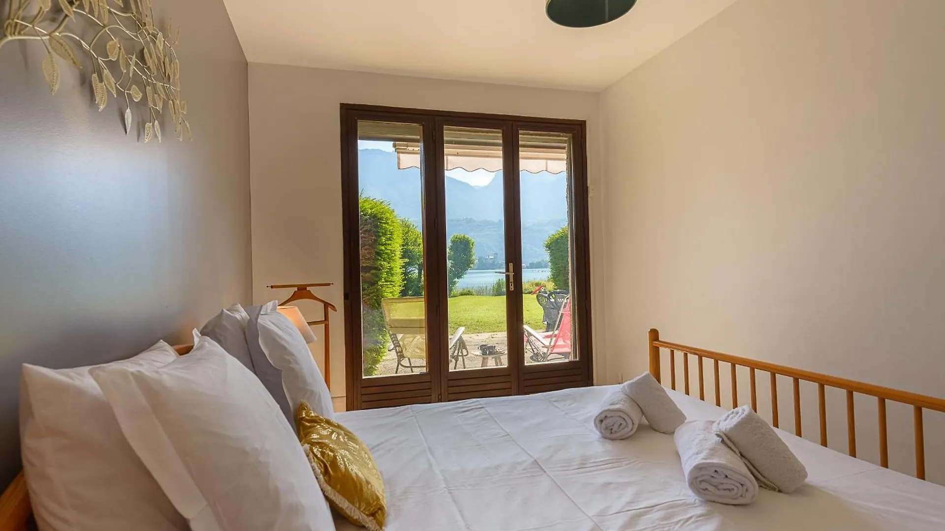 Apartment Cote Lac Et Jardins Acces Direct Au Lac Annecy By Lla Selections Duingt