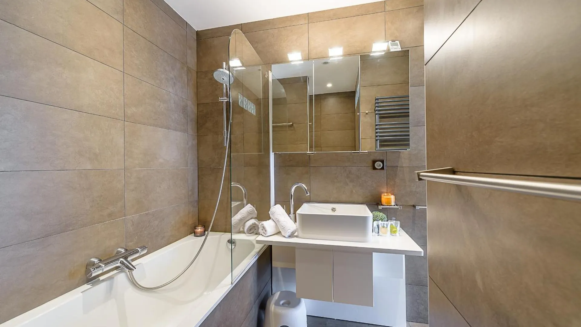 Apartment Cote Lac Et Jardins Acces Direct Au Lac Annecy By Lla Selections Duingt France