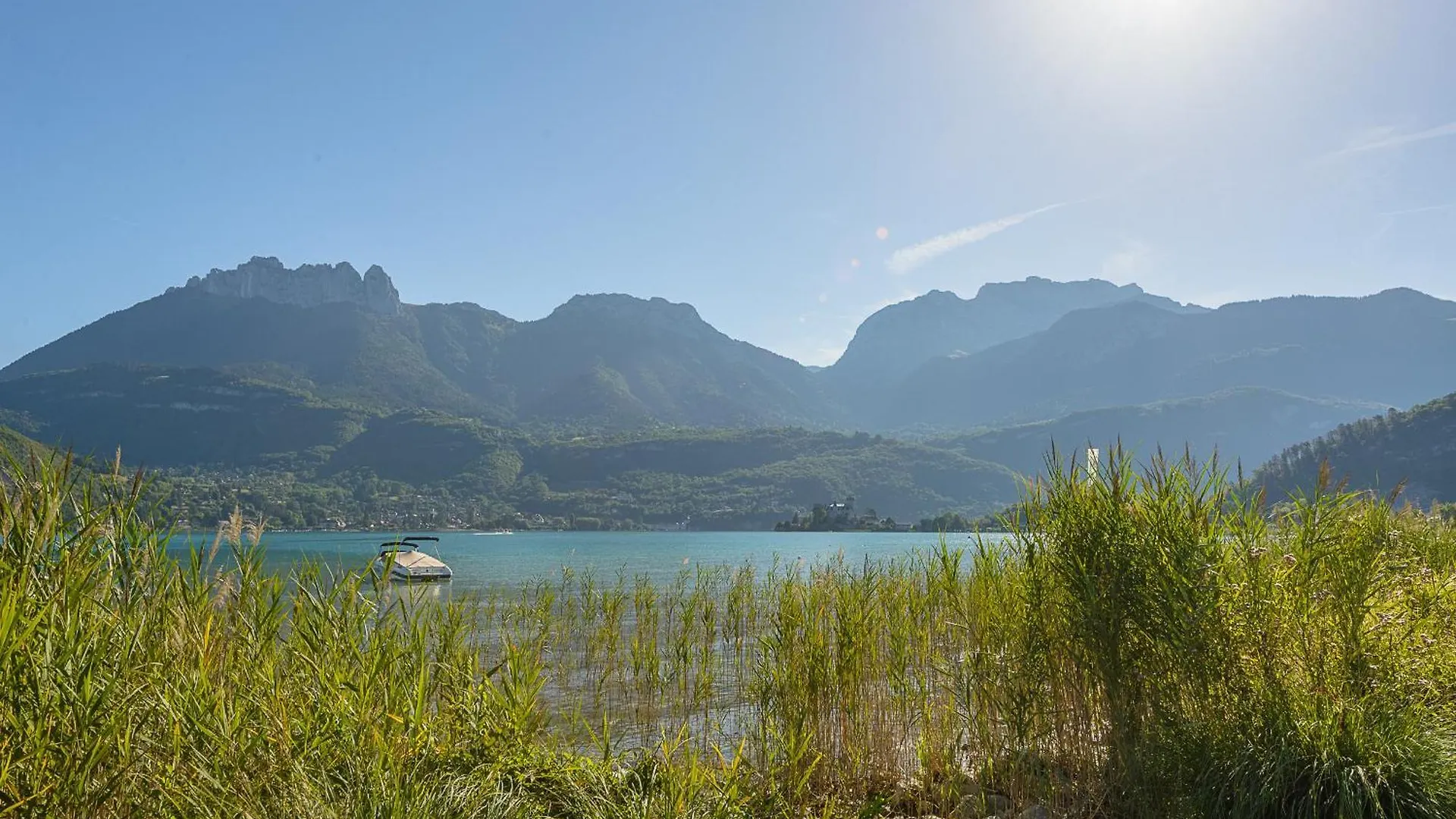 Cote Lac Et Jardins Acces Direct Au Lac Annecy By Lla Selections Duingt Apartament
